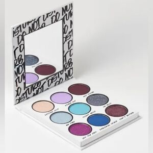 Cosmetics Do Not Disturb 9 Shade Eyeshadow Palette Mirror Shimmer Blue